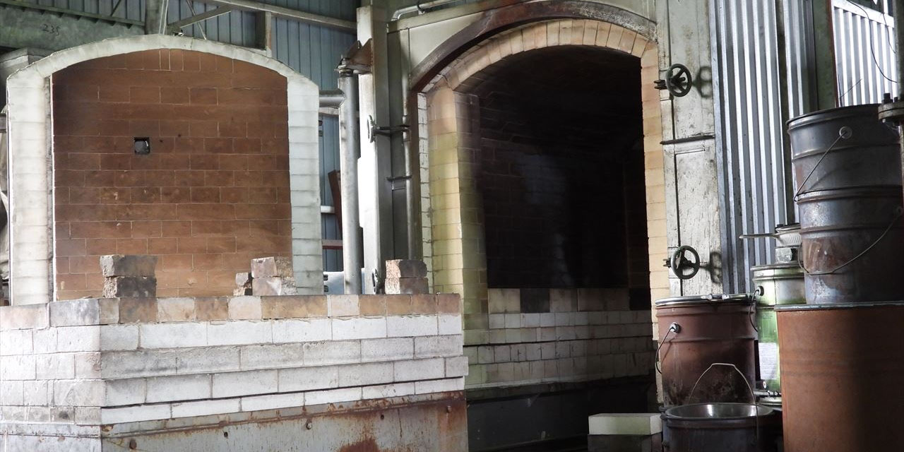 主設備:シャトル窯×4基(二次燃焼炉3基)